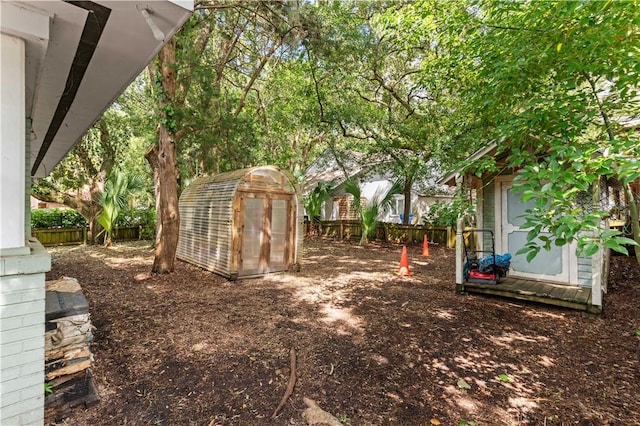 view of yard with an outdoor structure