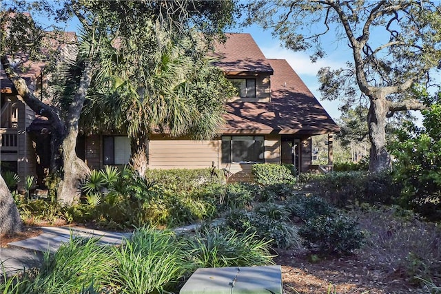 exterior space featuring a shingled roof