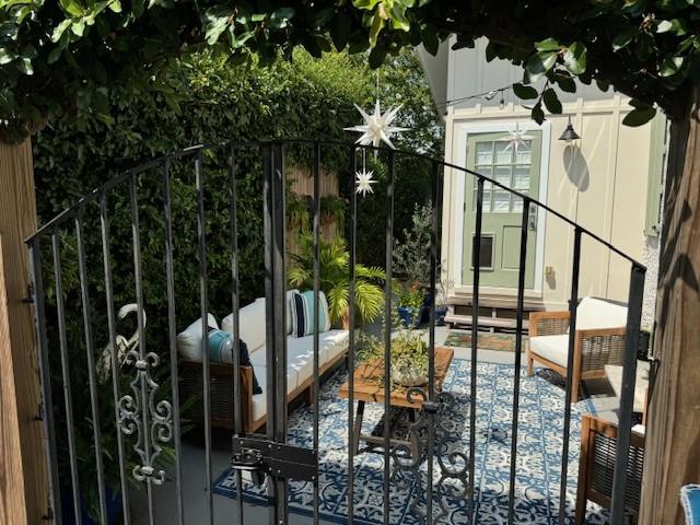 balcony featuring outdoor lounge area