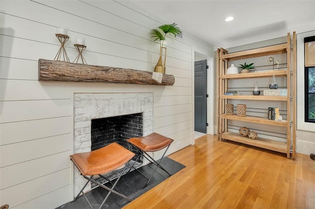 living area with a fireplace and hardwood / wood-style floors