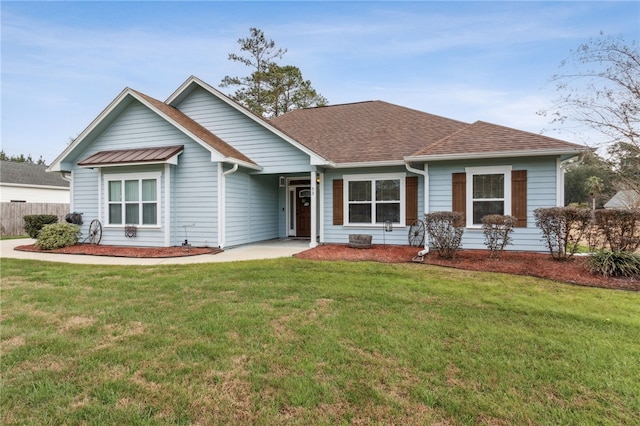 ranch-style home featuring a front lawn