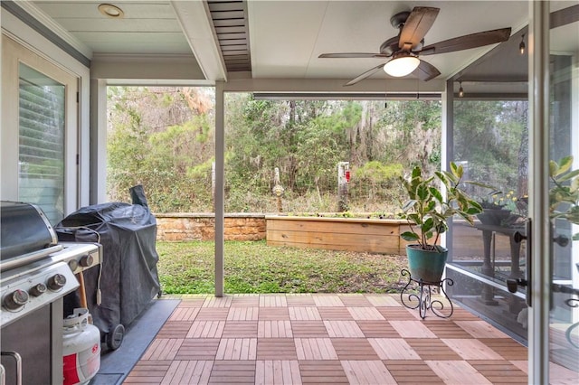 sunroom featuring ceiling fan