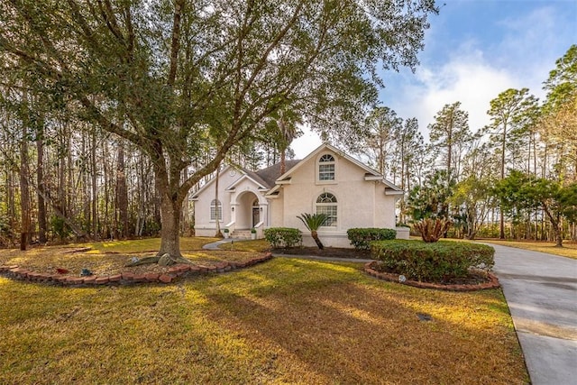 view of front of house featuring a front yard