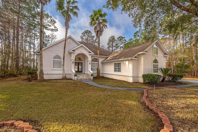 single story home with a front lawn