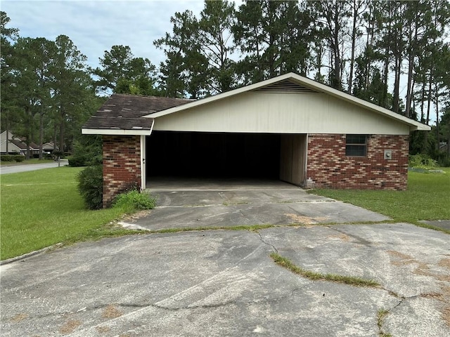2608 Winchester Dr, Waycross, GA 31501 - garage with driveway