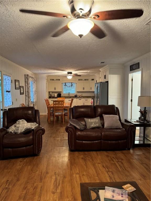 315 Getaway Ln NE, Surrency, GA 31563