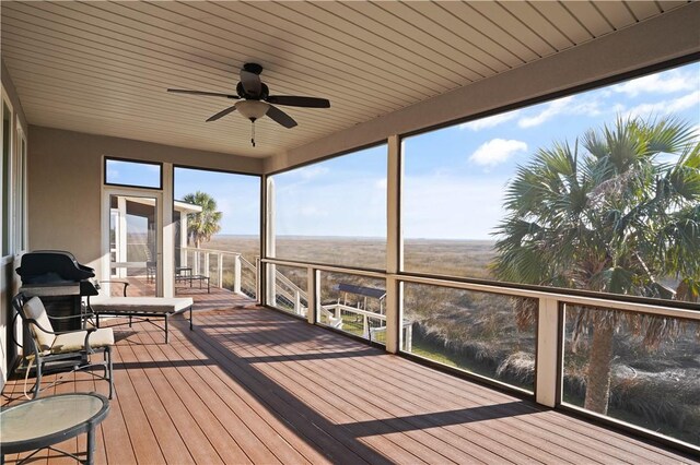 sunroom featuring ceiling fan