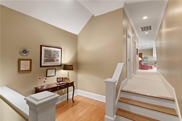 staircase with baseboards, visible vents, ornamental molding, wood finished floors, and recessed lighting