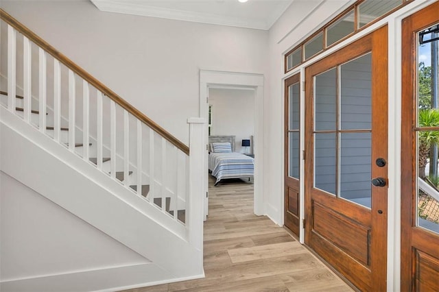 entrance foyer featuring light hardwood / wood-style floors and crown molding