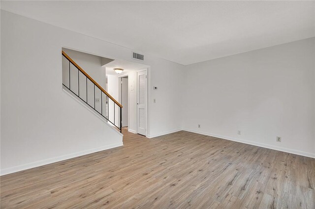 walk in closet with dark hardwood / wood-style flooring