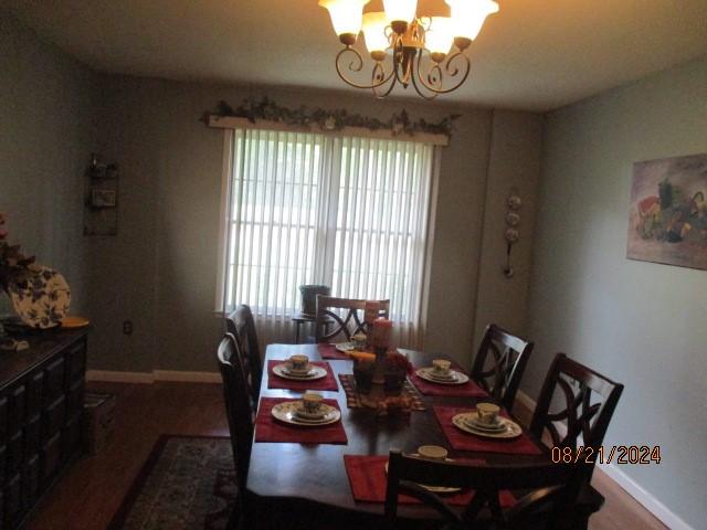 dining room with a notable chandelier