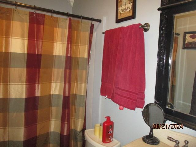 bathroom with curtained shower