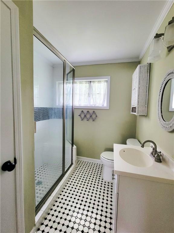 903 Atlantic Ave, Waycross, GA 31501 - bathroom featuring vanity, a stall shower, and crown molding