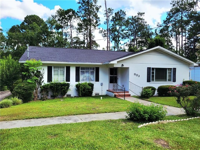 903 Atlantic Ave, Waycross, GA 31501 - single story home featuring a front lawn and stucco siding