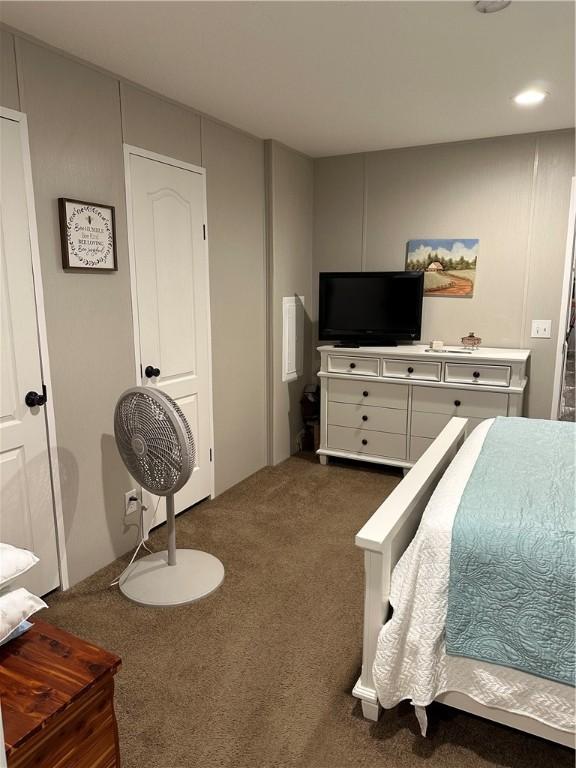 view of carpeted bedroom