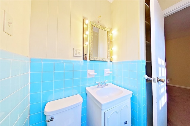 1206 Morningside Dr, Waycross, GA 31501 - half bathroom featuring vanity and toilet