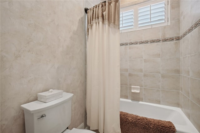 bathroom with shower / bath combo with shower curtain and toilet