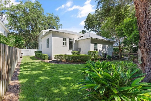 back of house featuring a lawn