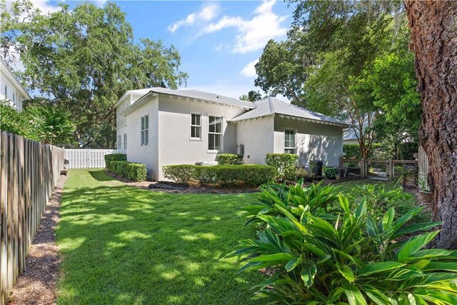 back of house featuring a lawn