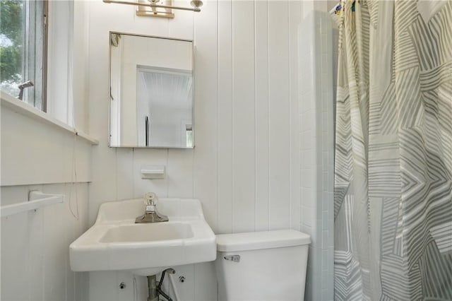 4206 Tenth St, Saint Simons Island, GA 31522 - full bath with toilet and a shower with curtain
