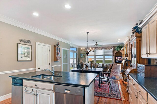 kitchen featuring ceiling fan with notable chandelier, a kitchen island with sink, sink, dishwasher, and light hardwood / wood-style floors