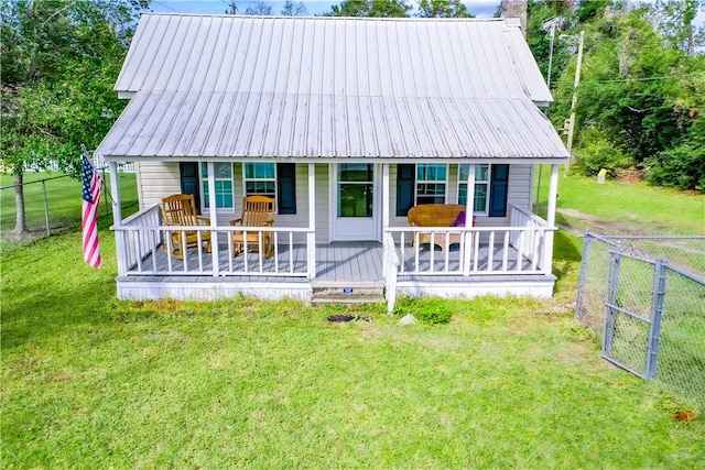 1013 E Waring St, Waycross, GA 31501 - back of property featuring a yard and covered porch