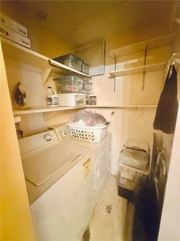 373 Terrapin Trl, Brunswick, GA 31525 - laundry room featuring independent washer and dryer