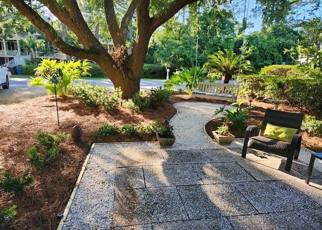 view of yard featuring a patio