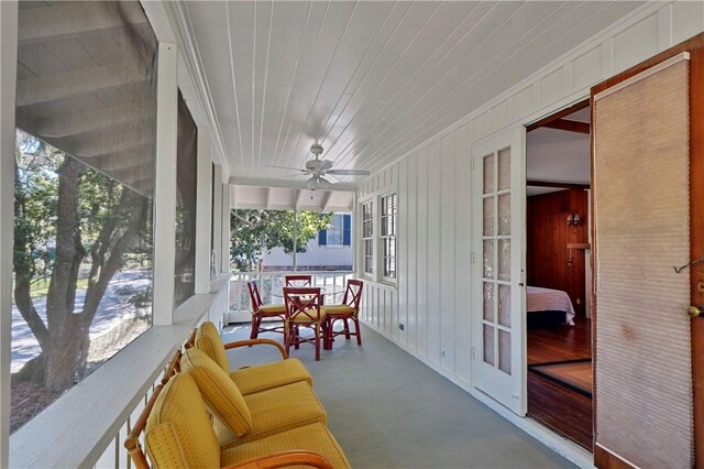 sunroom / solarium featuring ceiling fan