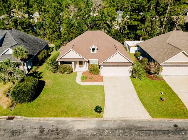 view of front facade featuring a front yard and a garage