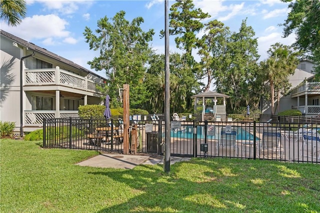 view of swimming pool featuring a yard