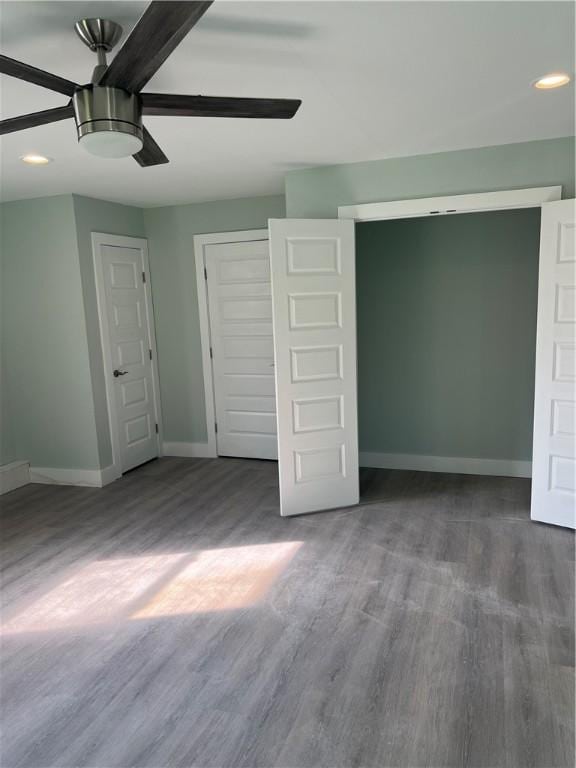 unfurnished bedroom with ceiling fan, recessed lighting, wood finished floors, baseboards, and a closet