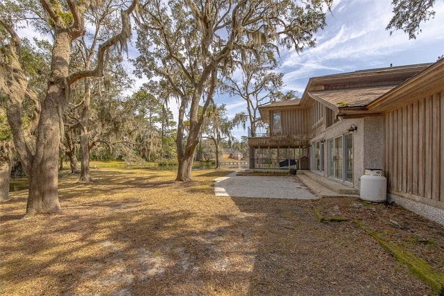 view of yard with a patio area