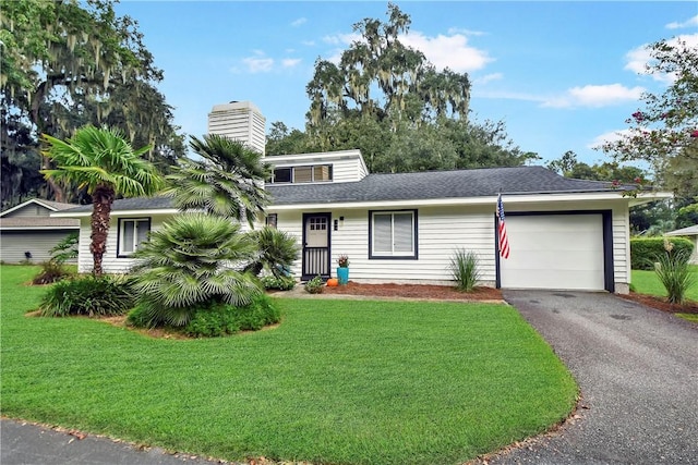 view of front of house featuring a front lawn and a garage