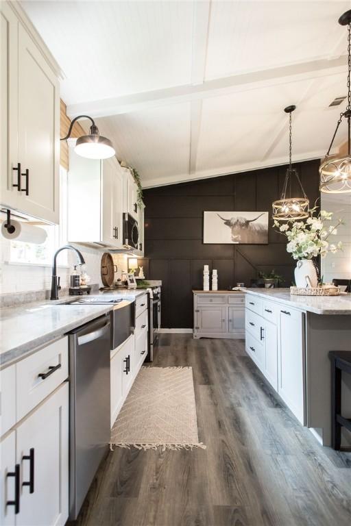 313 White Pine Highway, Nicholls, GA 31554 - kitchen with stainless steel appliances, dark wood-style flooring, white cabinets, and a chandelier