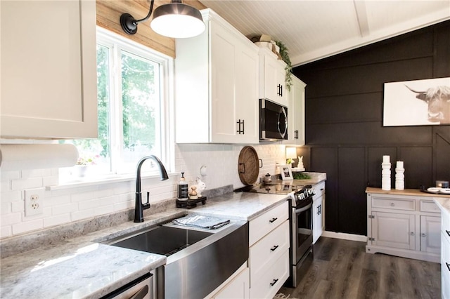 313 White Pine Highway, Nicholls, GA 31554 - kitchen featuring appliances with stainless steel finishes, a sink, white cabinetry, and decorative backsplash