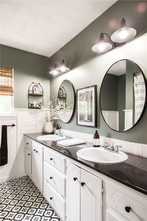 313 White Pine Highway, Nicholls, GA 31554 - full bath with double vanity
