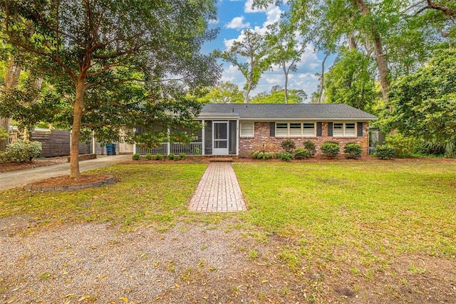 view of front of home featuring a front lawn