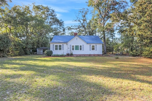 view of front facade featuring a carport and a front lawn