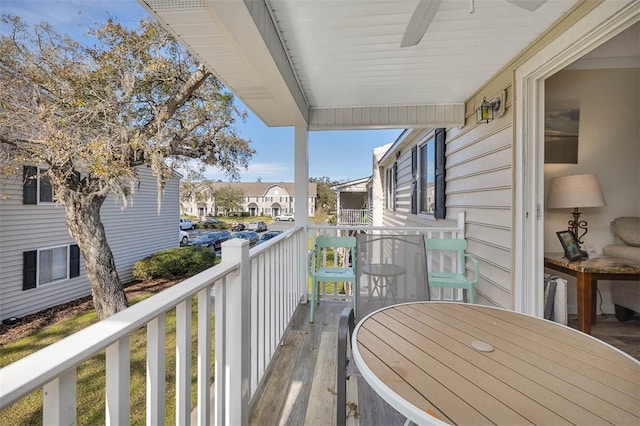 balcony featuring ceiling fan