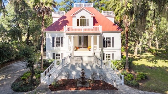 view of front of house with a balcony