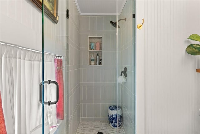 405 Everett St, Saint Simons Island, GA 31522 - full bath with tiled shower and crown molding