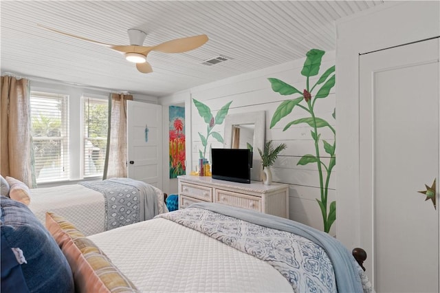 405 Everett St, Saint Simons Island, GA 31522 - bedroom featuring ceiling fan and wooden ceiling