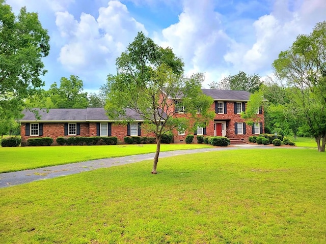 colonial home with a front yard