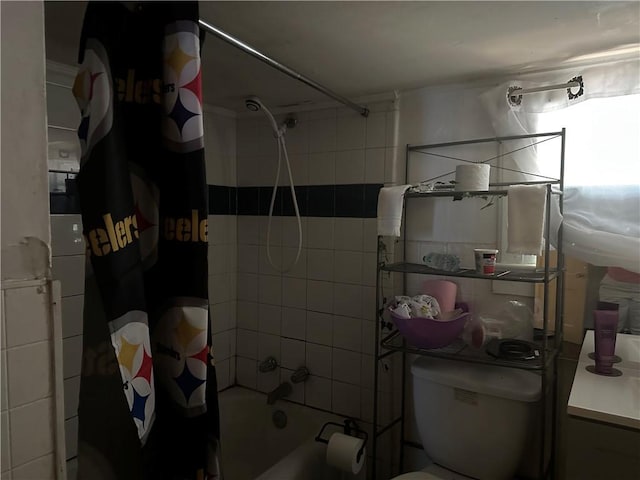 1308 Martin Luther King Jr Blvd, Brunswick, GA 31520 - full bathroom with shower / tub combo with curtain and toilet