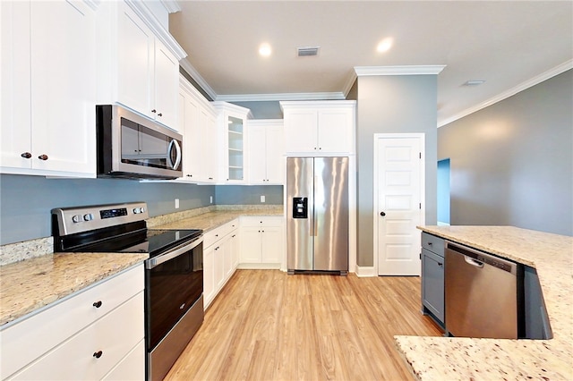 550 Freedom Trl, Brunswick, GA 31525 - kitchen with white cabinets, light hardwood / wood-style floors, crown molding, and stainless steel appliances