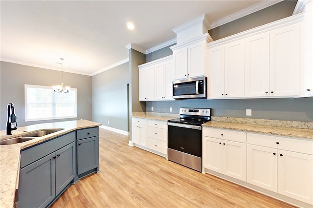 550 Freedom Trl, Brunswick, GA 31525 - kitchen with appliances with stainless steel finishes, sink, light hardwood / wood-style flooring, gray cabinets, and white cabinetry