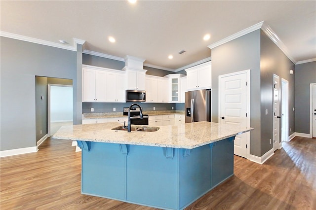 550 Freedom Trl, Brunswick, GA 31525 - kitchen with white cabinets, stainless steel appliances, a spacious island, and sink