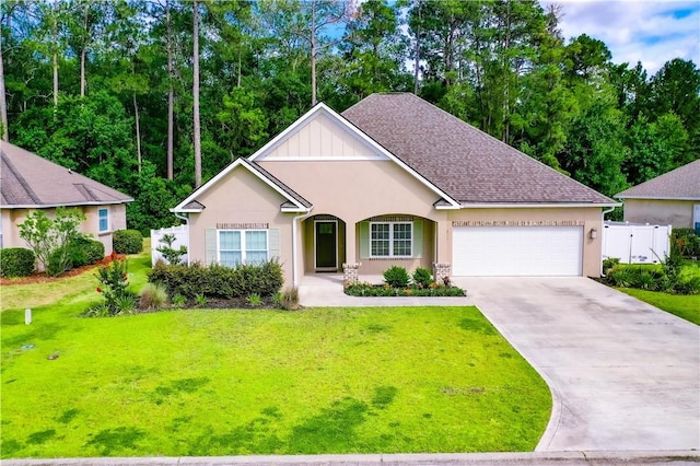 550 Freedom Trl, Brunswick, GA 31525 - view of front of home featuring a front yard and a garage