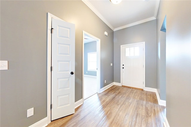 550 Freedom Trl, Brunswick, GA 31525 - entryway featuring light hardwood / wood-style floors and ornamental molding